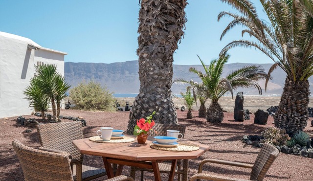 Beautiful House "La Casita" with Sea and Mountain View, Garden & Terrace