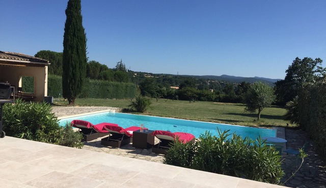 Beautiful house with heated pool overlooking Barjac