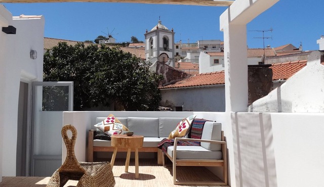 Beautiful house with roof terrace in old town of Odeceixe