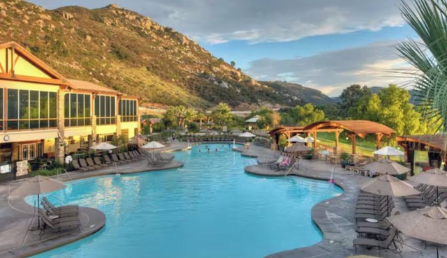 Beautiful Hyatt Welk Resort 2-bedroom 2-bath condo March availability