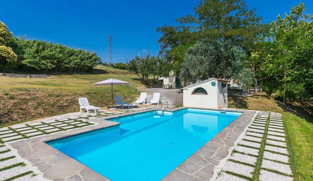 Beautiful apartment in villa for 10 people with pool, TV and pets allowed