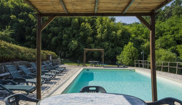 Beautiful private villa for 16 people with private pool, WIFI and TV
