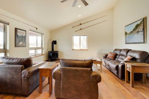 Beautiful Jefferson River Cabin w/Mountain Views!
