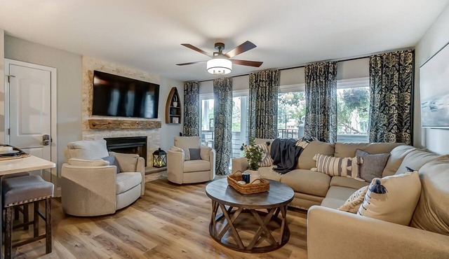 Beautiful Lake Norman waterfront location! Comfy and stylish beds & furnishings