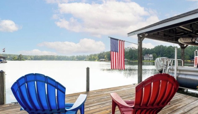 Beautiful lake-side 4 Bedroom! Just 15 mins from GCSU & downtown Milledgeville!