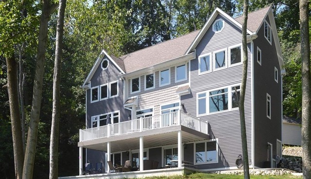 Beautiful Lakefront Home! Exceptional Reviews!