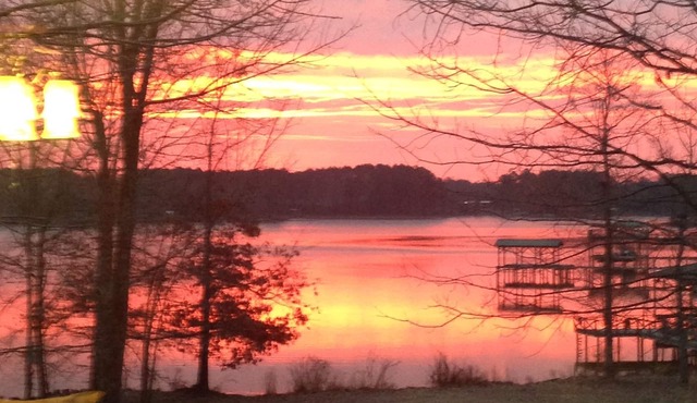 Beautiful Lakefront Getaway