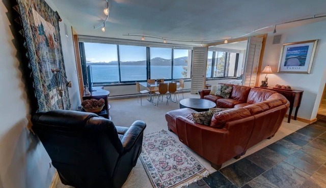 Beautiful lakefront condo with sweeping views!nFall is the best time to visit!