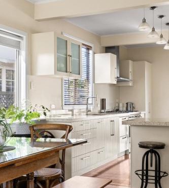 Beautiful Large Central Napier Home
