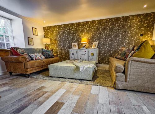 Beautiful Listed Flat with Private Garden, Birnam