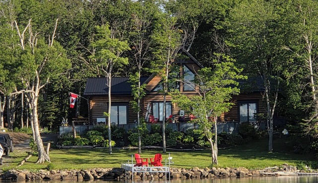 Beautiful Log Cabin on the water, in Cape Breton, minutes to the Cabot Trail.