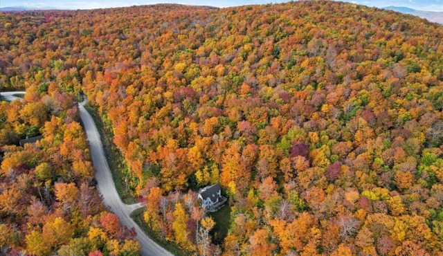 Beautiful Manchester VT Mountain Retreat w/Hot Tub