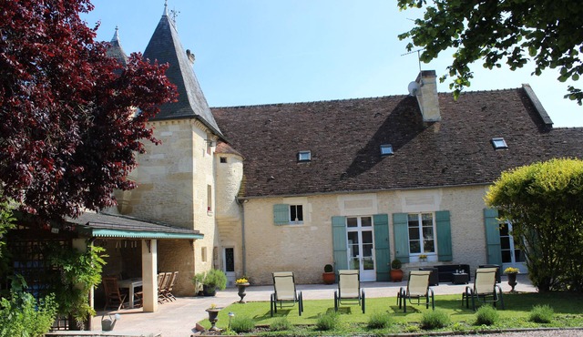 Beautiful manor house, 5 bedrooms, 10/12 pers, large garden. Be at home!