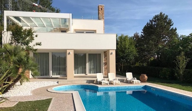 Beautiful Modern Villa in Albarella by Beahost