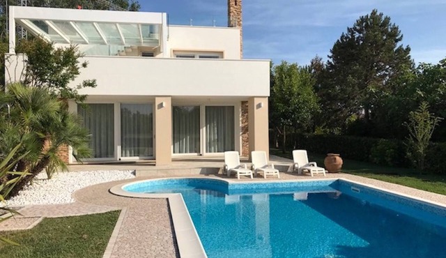 Beautiful Modern Villa in Albarella by Beahost