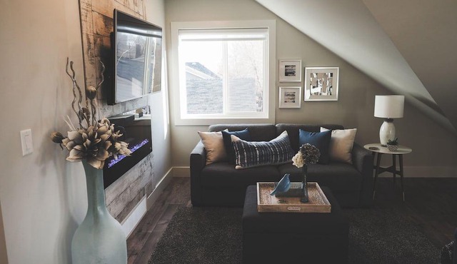 Beautiful Modern 1 Bedroom in Prime Location