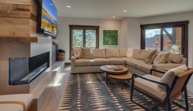 Beautiful Modern 1877 sqft. 2 bed, 3 bath plus additional flex room.