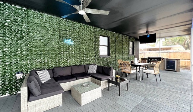 Beautiful modern 3 bedroom home in Clearwater, FL