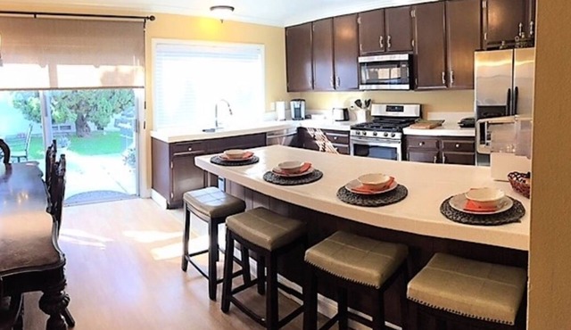 Beautiful Modern Abode next to Newport Beach