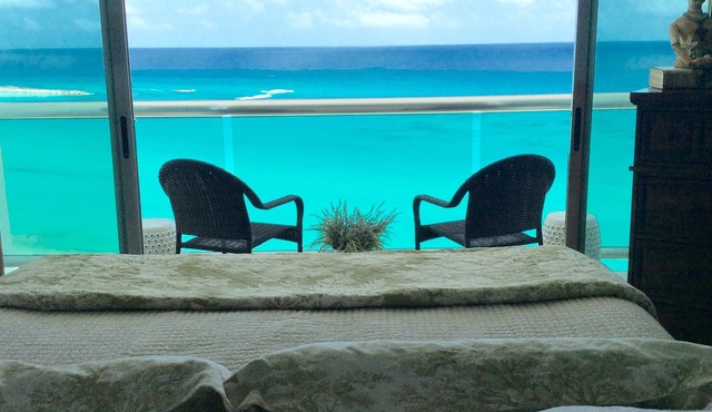 Beautiful, modern Beachfront Penthouse, Best Location and views in Hotel Zone