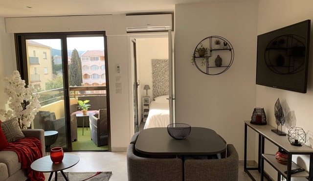 Beautiful modern and quiet apartment, in the city center and close to the beach