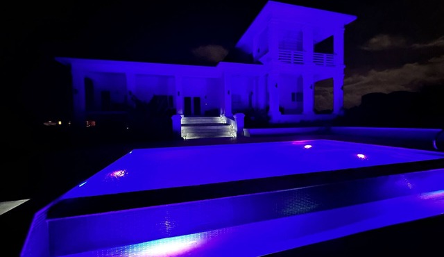 Beautiful modern Harbour house with amazing Sunset Views !