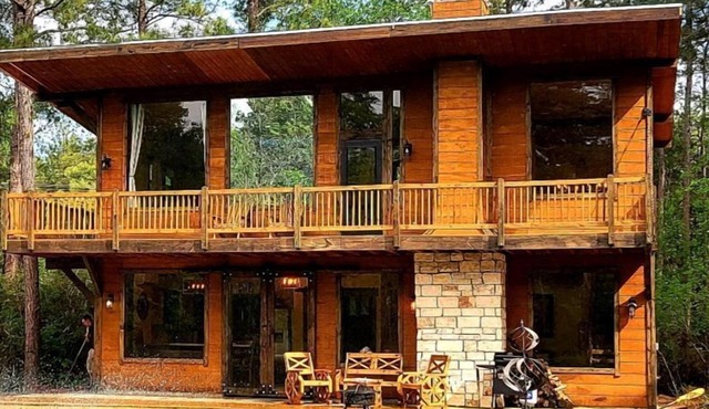Beautiful Modern Cabin with Natural Water Pool in Grimes County, Texas