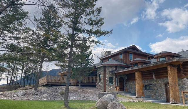 Beautiful Mountain Cabin Sleeps 14