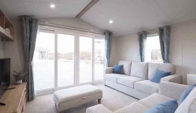 Beautiful new caravan with decking - 500 yards to beach
