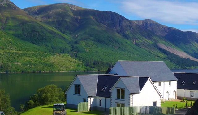 Beautiful New Loch-Side Holiday Home in the Heart of the Scottish Highlands