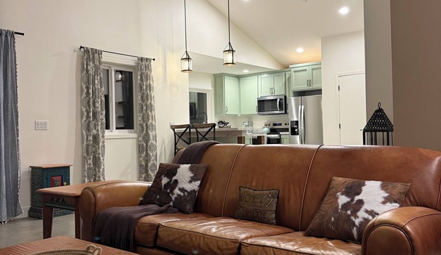 Beautiful new ranch guest house with stunning views