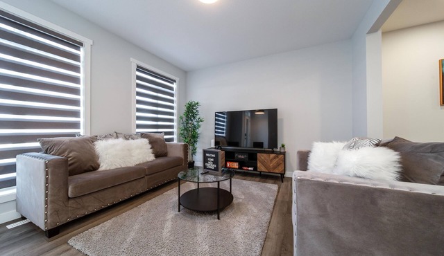 Beautiful Newly Built House - Downtown Edmonton