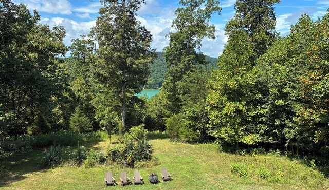 Beautiful Norris Lake Views, Boat Slip, and Hot Tub in Deerfield Resort!