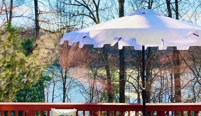 Beautiful Occoquan Water View house. Great Location! Close to D.C.