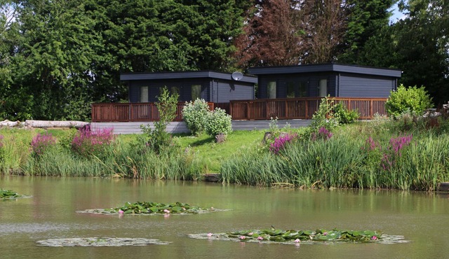 Beautiful open plan Lakeside Lodge in Shearsby