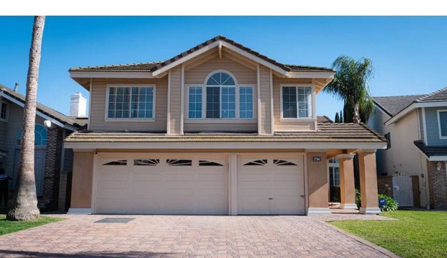 Beautiful Poolside Home 4 Bedrooms 2 Baths