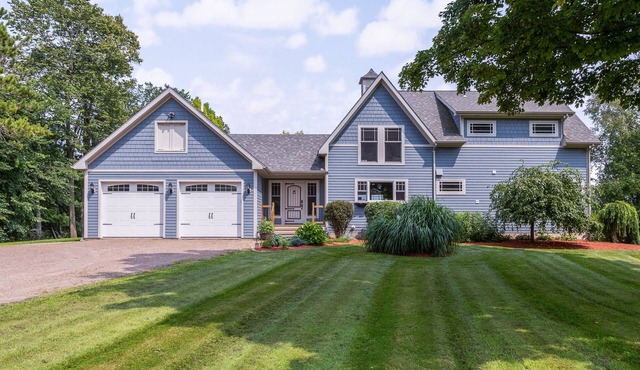 Beautiful Post & Beam Lakefront Getaway