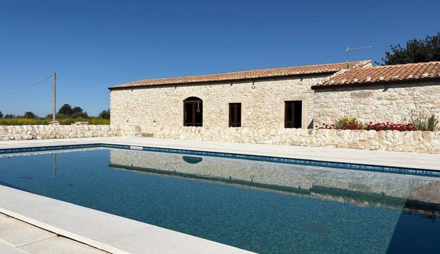 Beautiful private villa with private pool, A/C, WIFI, TV, patio, pets allowed and panoramic view