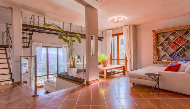 Beautiful private villa for 9 people with WIFI, private pool, A/C, TV and balcony