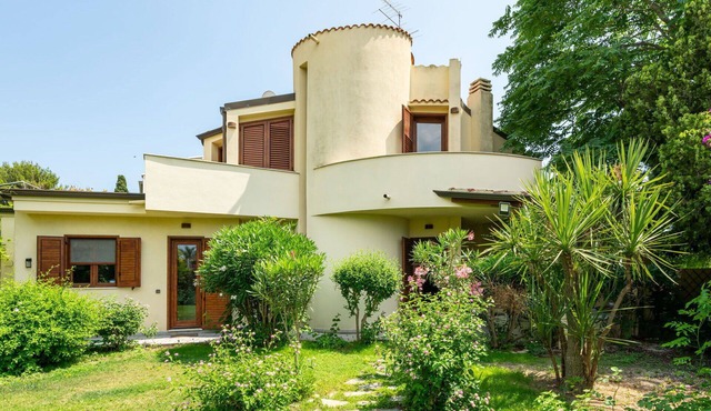 Beautiful private villa for 8 people with A/C, WIFI, TV, patio and panoramic view