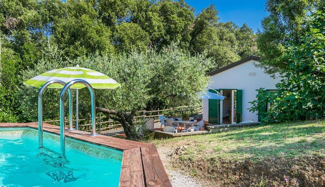 Beautiful private villa for 7 people with private pool, TV, terrace and pets allowed