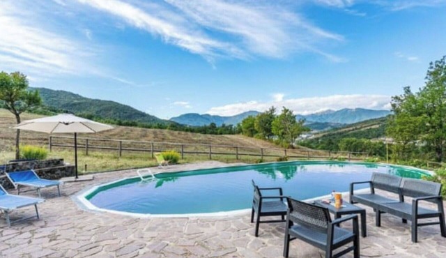Beautiful private villa for 12 people with WIFI, private pool, TV and pets allowed