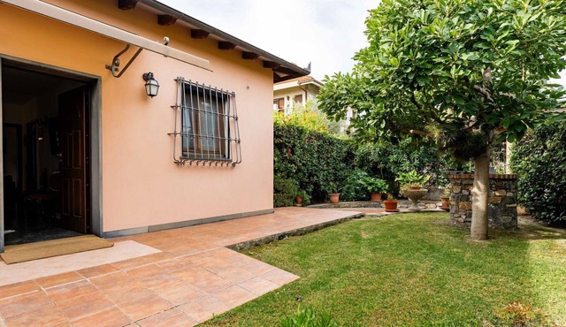 Beautiful private villa for 4 guests with WIFI, TV and terrace