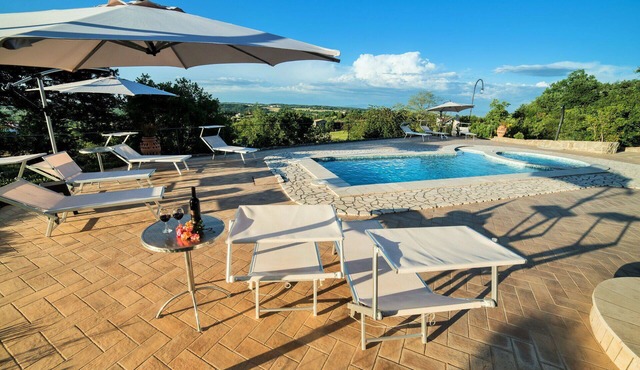 Beautiful private villa with private pool, A/C, WIFI, hot tub, TV, patio and panoramic view