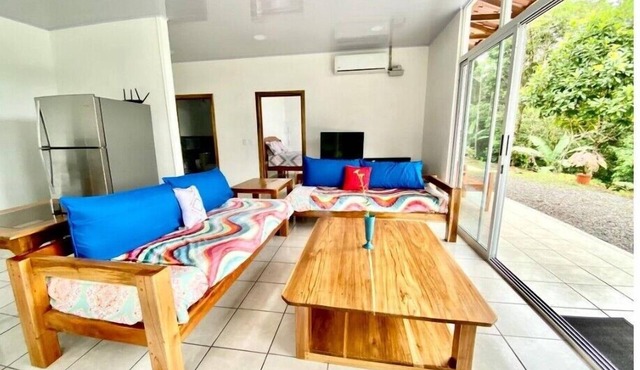 Beautiful private Casita with large pool. Acres jungle to explore. Pet friendly!