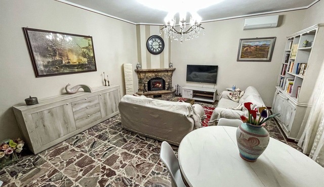 Beautiful private villa for 7 people with A/C, WIFI, TV, terrace, pets allowed and panoramic view