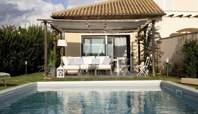 Beautiful private villa with A/C, private pool, WIFI, TV, patio and parking, close to Civitavecc.