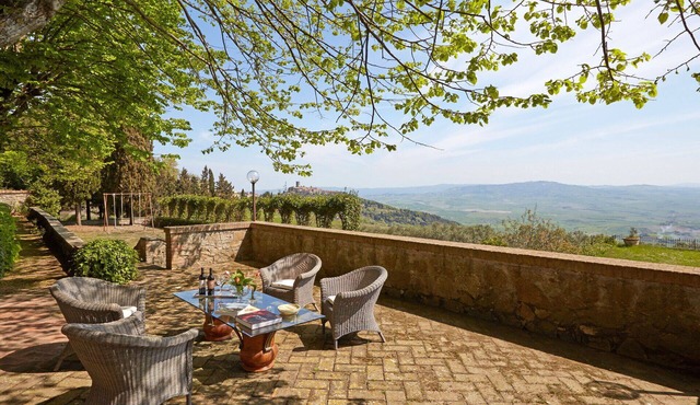 Beautiful private villa for 20 guests with private pool, WIFI, TV, pets allowed and panoramic view
