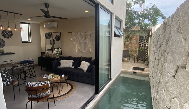Beautiful Private one Bedroom Condo With Pool