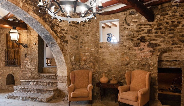 Beautiful private villa for 20 people with private pool, WIFI, TV, pets allowed and panoramic view